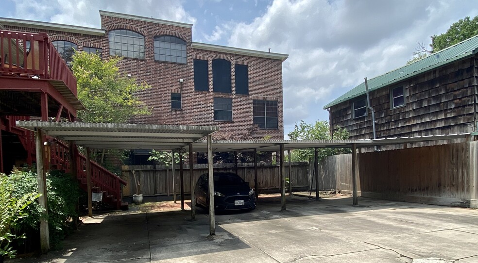4 covered carports behind - 812 Branard St