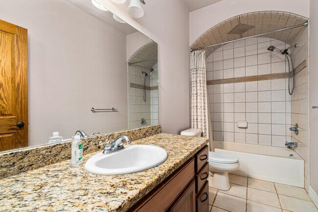Building Photo - 950 Marshall Lakes Dr