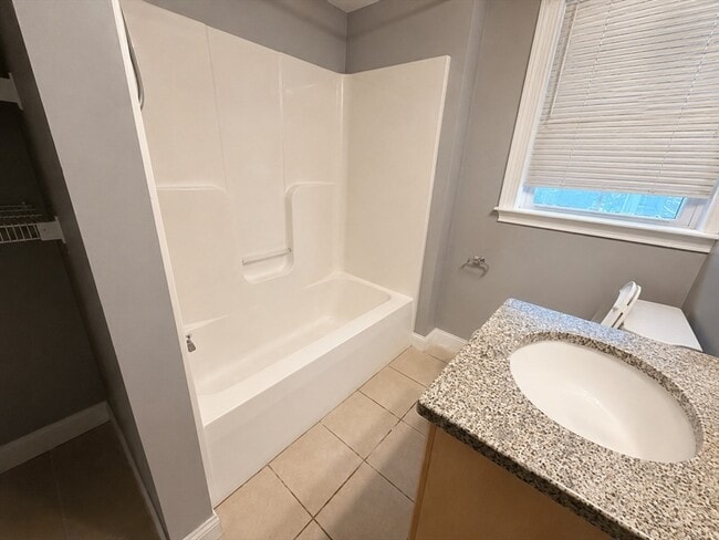 Building Photo - 18 Gilkey Ct