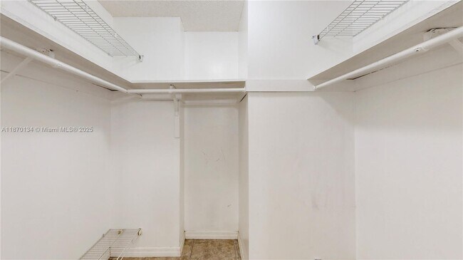Building Photo - 18011 Biscayne Blvd