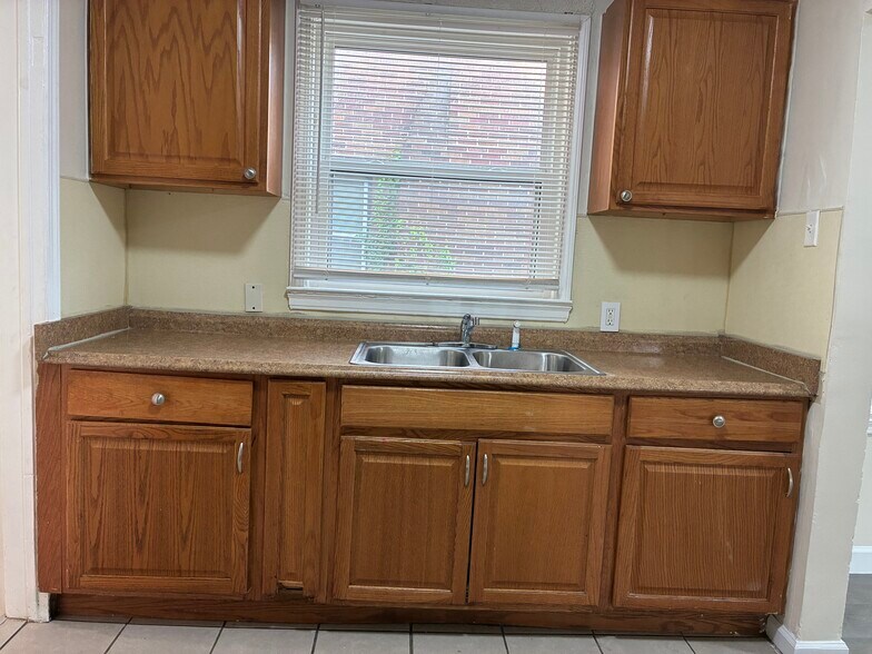 Building Photo - 13679 Bringard Dr