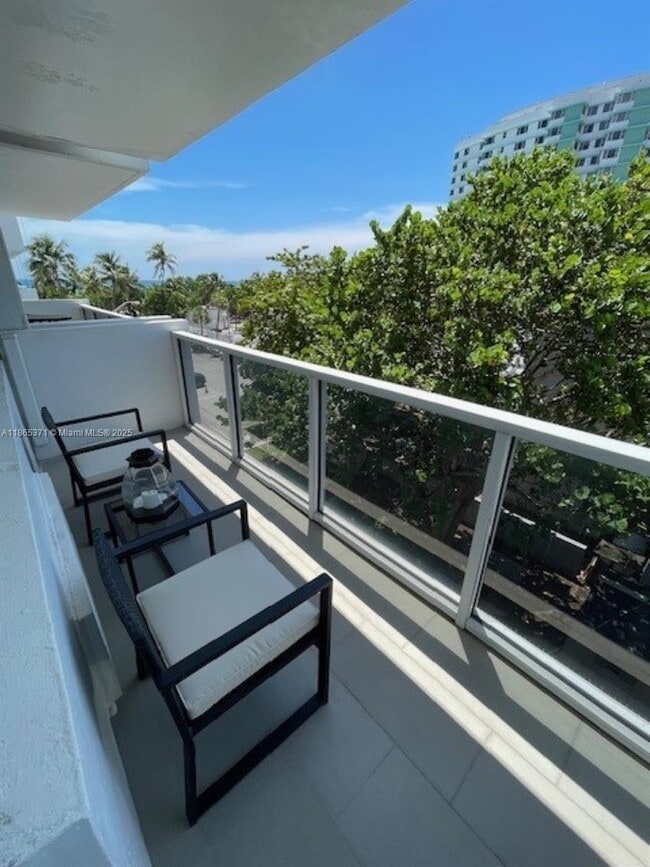 Building Photo - 5313 Collins Ave