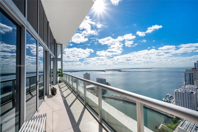 Building Photo - 495 Brickell Ave