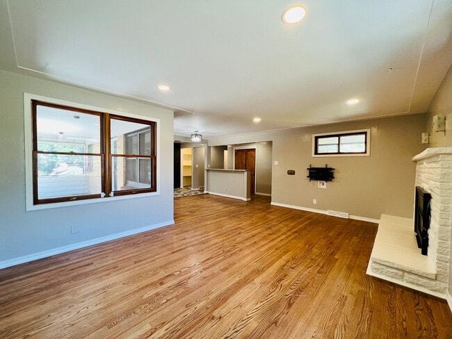 Building Photo - 2875 S Sherman St