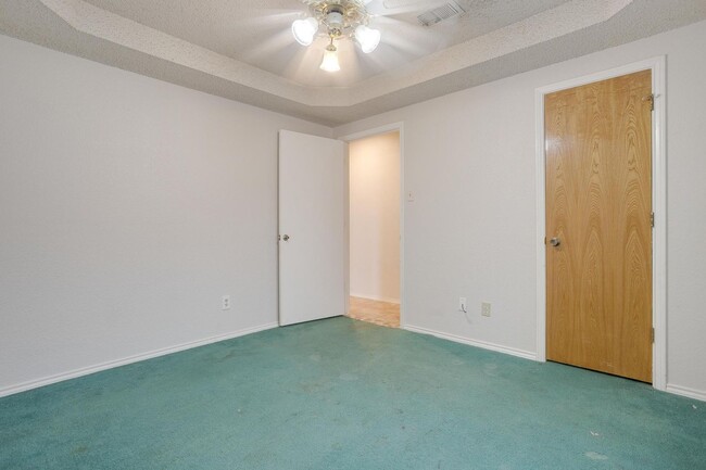 Building Photo - Beautiful 3 Bed, 2 Bath Home in Well Established Holiday West Neighborhood W /Pool and Pool Servi...