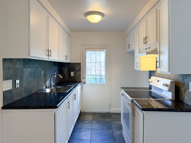 Building Photo - Ventura | 2 Bed + 1 Bath | Shenandoah Penthouse