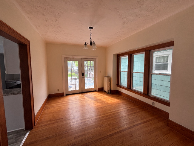 Building Photo - 356 S Edwards Ave