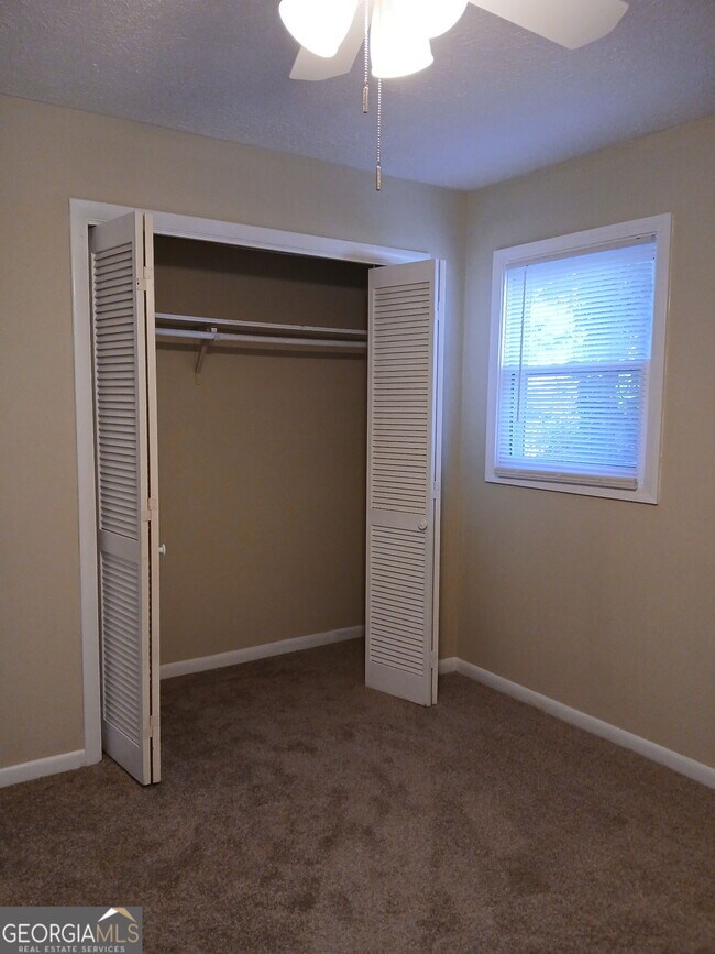 Building Photo - 8247 Spillers Dr SW