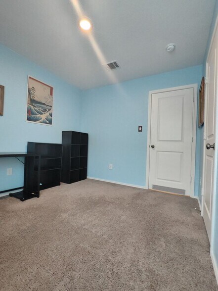 Building Photo - 12911 Chinali Spgs