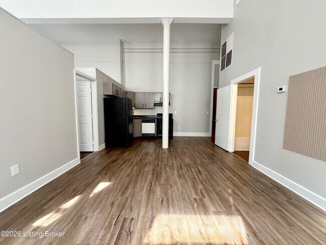 Building Photo - 1107 E Kentucky St