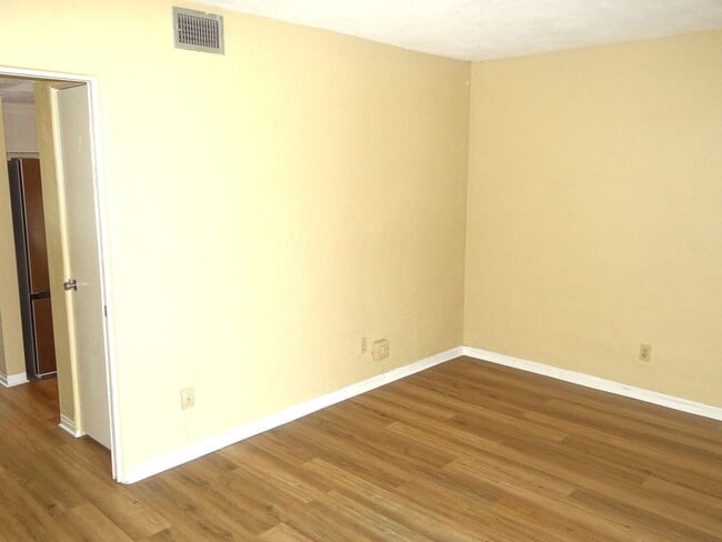 Building Photo - 1/1 condo - 55+ community