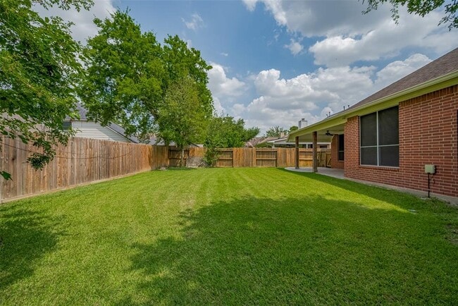 Building Photo - 9502 Willow Crossing Dr