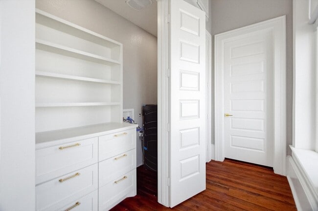 Building Photo - 2206 The Strand