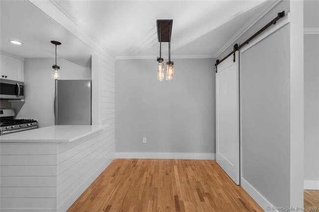 Primary Photo - 5 Apricot Ln