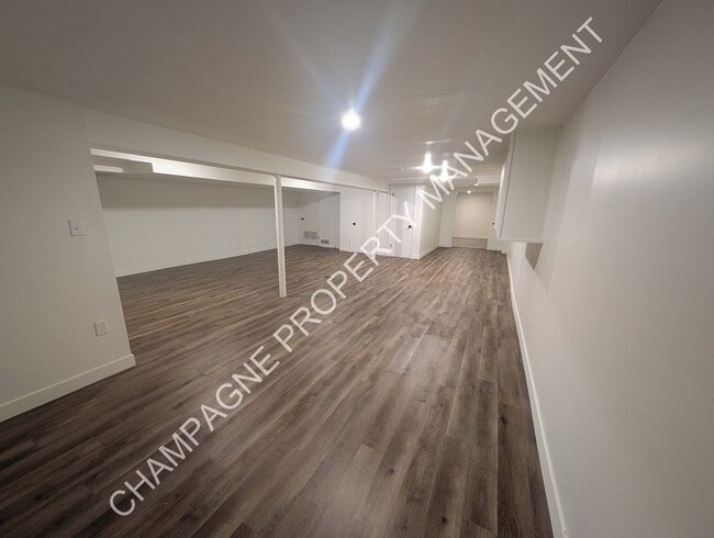 Building Photo - 4 Bedroom, 4 Bathroom Updated Home in Kansas City