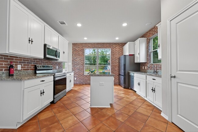 Building Photo - 804 Pearl River