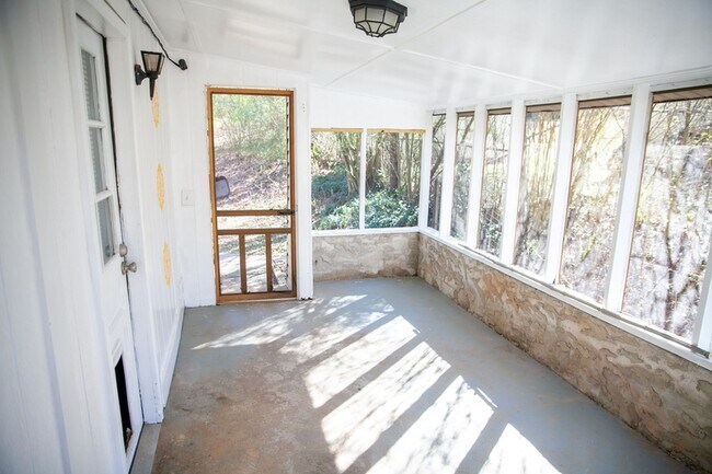 Building Photo - 24 Barclay Dr