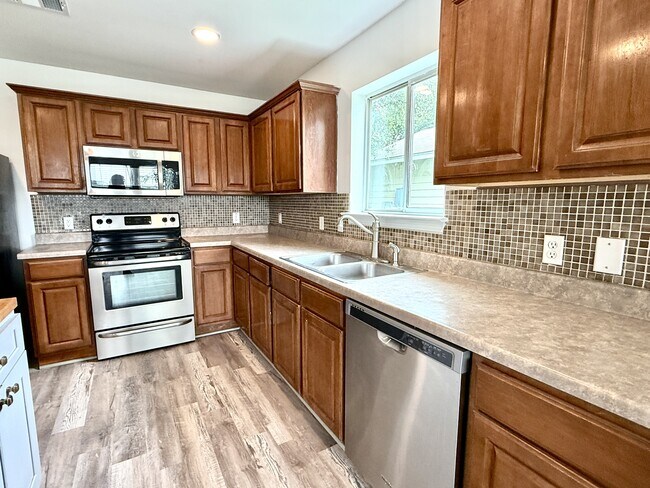 Building Photo - 529 W Metcalfe St