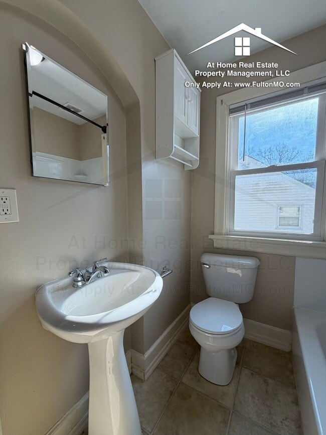 Building Photo - 707 Hollyhock Dr