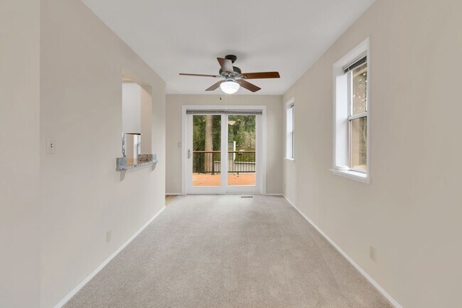 Building Photo - Spacious 3BR Home w/ Large Fenced Yard in Prime Woodinville Location