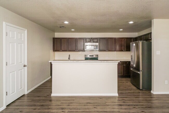 Building Photo - 6535 Davenport Bay