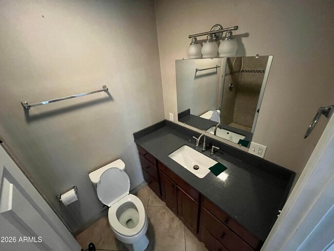 Building Photo - 1617 E Oak St