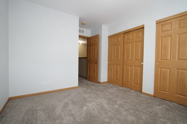 Building Photo - 2534 Hillsboro Blvd
