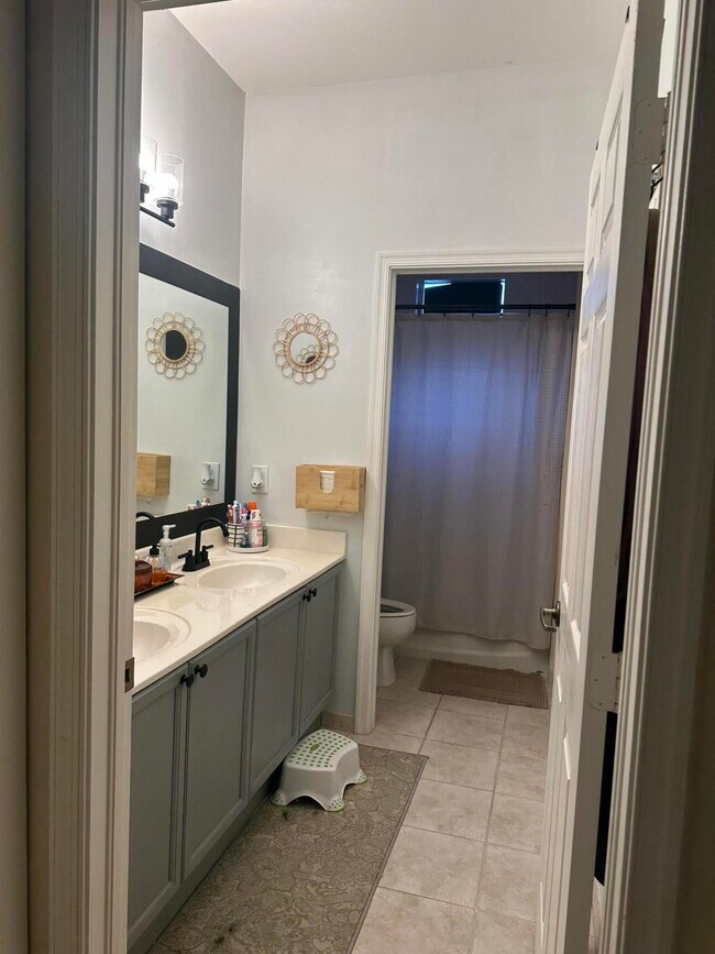 Building Photo - 2347 SW Kent Cir