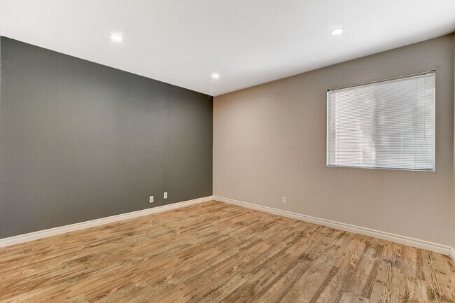 Building Photo - 5240 Indian River Dr