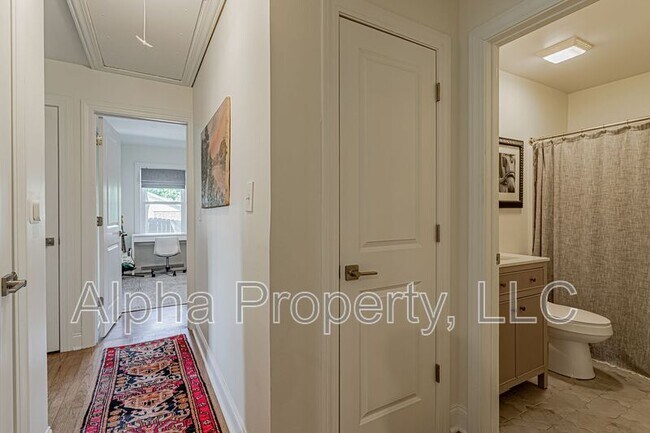 Building Photo - 804 N Weston St