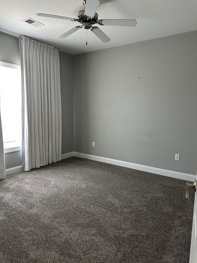 Building Photo - 4140 Hibiscus Dr