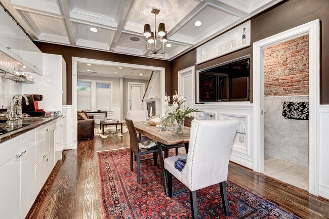 Building Photo - Renovated Contemporary - Available FURNISHED or unfurnished RENTAL