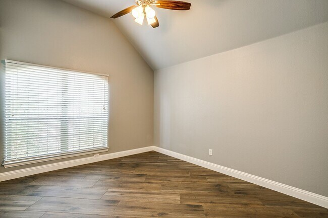 Building Photo - Beautiful 4 Bed, 2 Bath in Pristine Willow...