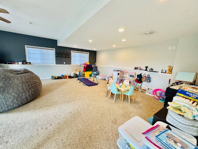 Building Photo - Spacious 4-Bed Shakopee Gem with Granite Finishes & Finished Basement