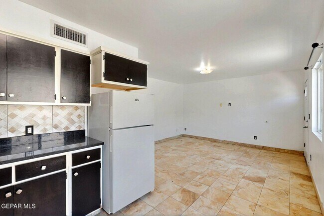 Building Photo - 540 N Yarbrough Dr