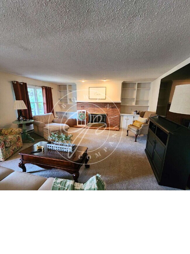 Building Photo - 1103 Maple Ct