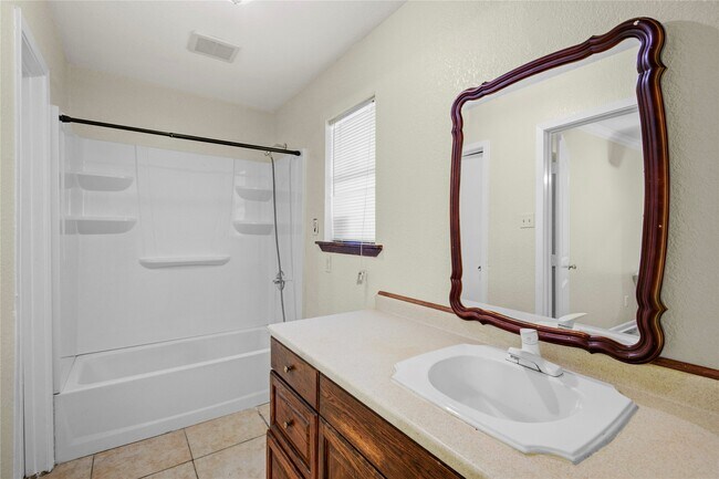 Building Photo - 8565 Ridgepoint Dr