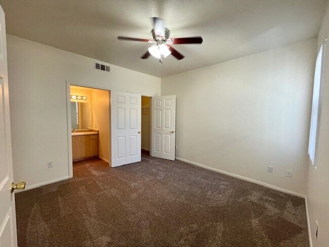 Building Photo - 6955 N Durango Dr