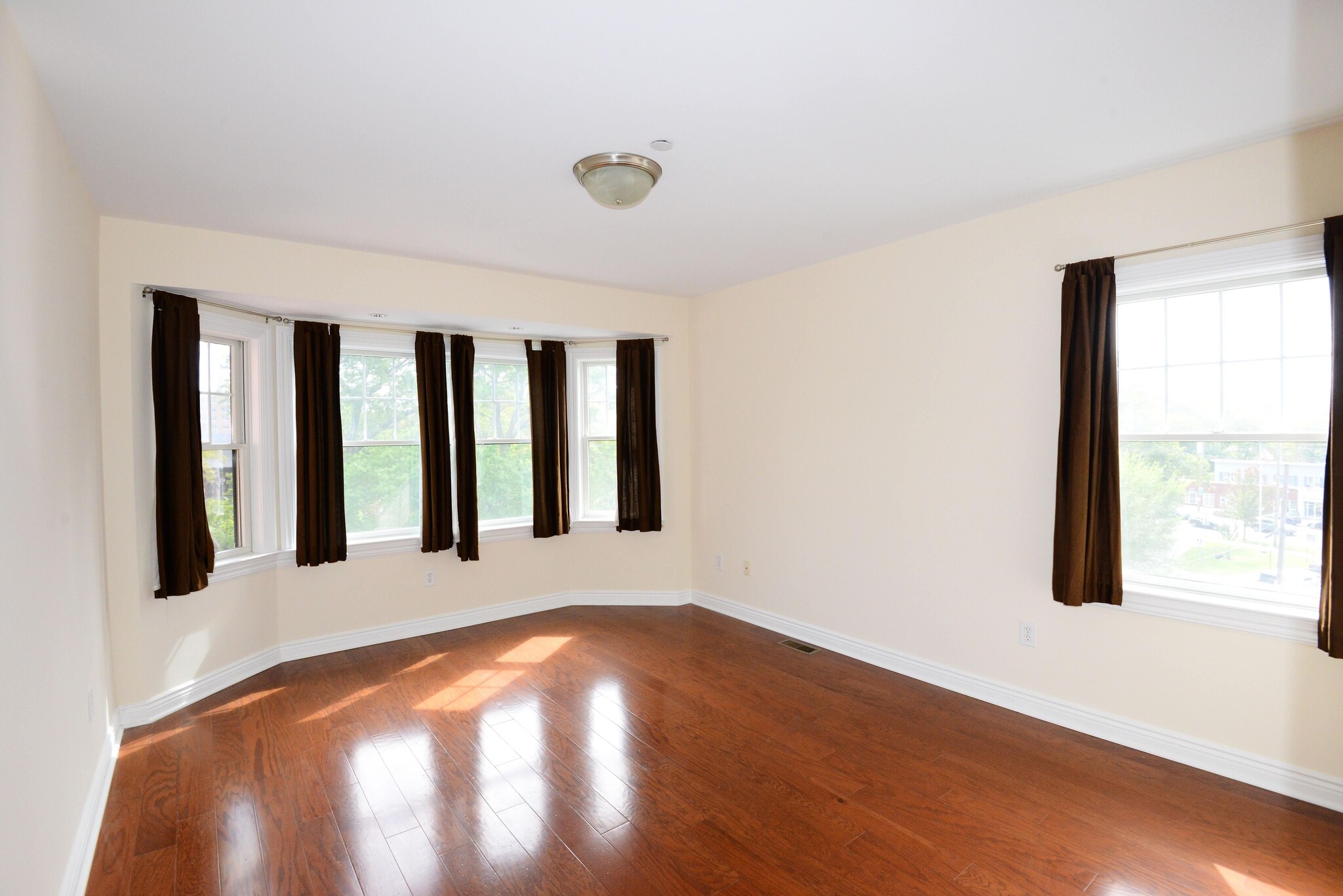 Living Room - 100 Sheldrake Pl