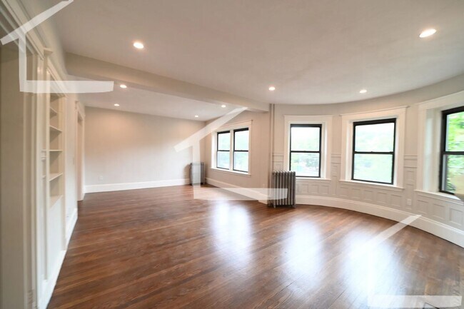 Building Photo - 1855 Beacon St