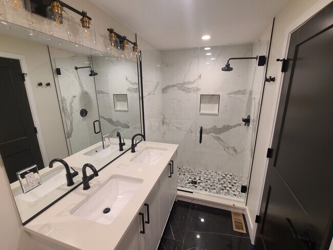 Master Bath - 1095 25th St