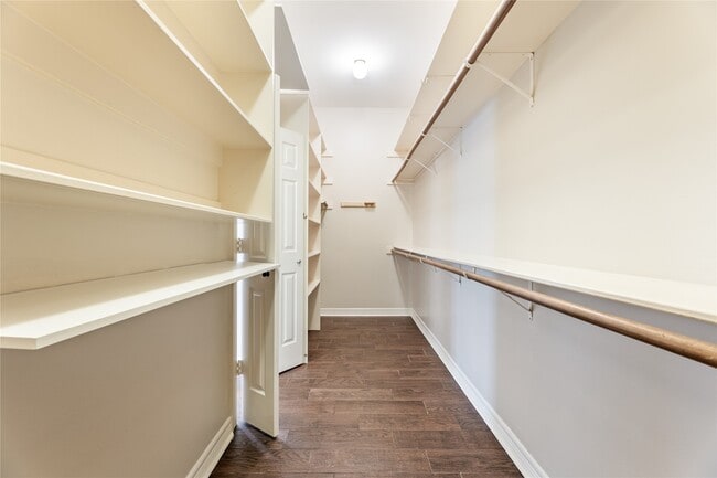 Building Photo - 10 Acorn Cluster Ct