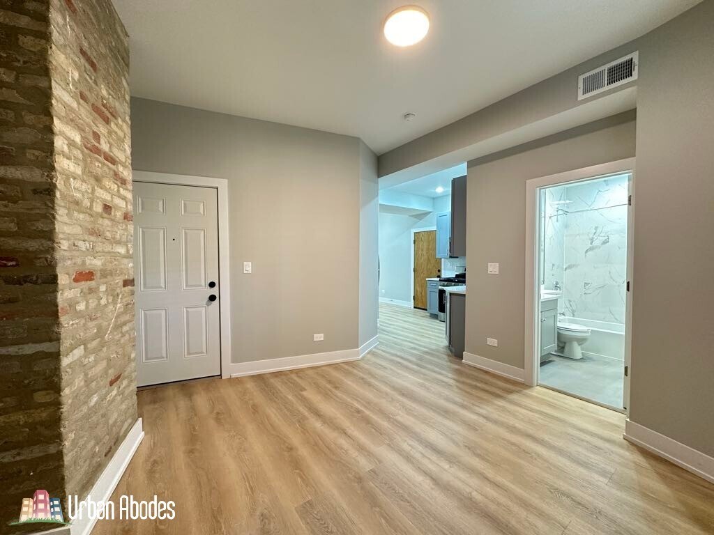Building Photo - 423 W Belden Ave