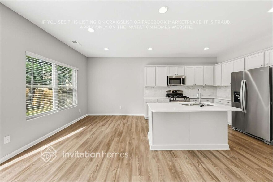 Building Photo - 555 S Fortune Way