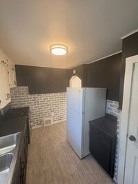 Building Photo - House for Rent - Spacious 4 bed home with ...