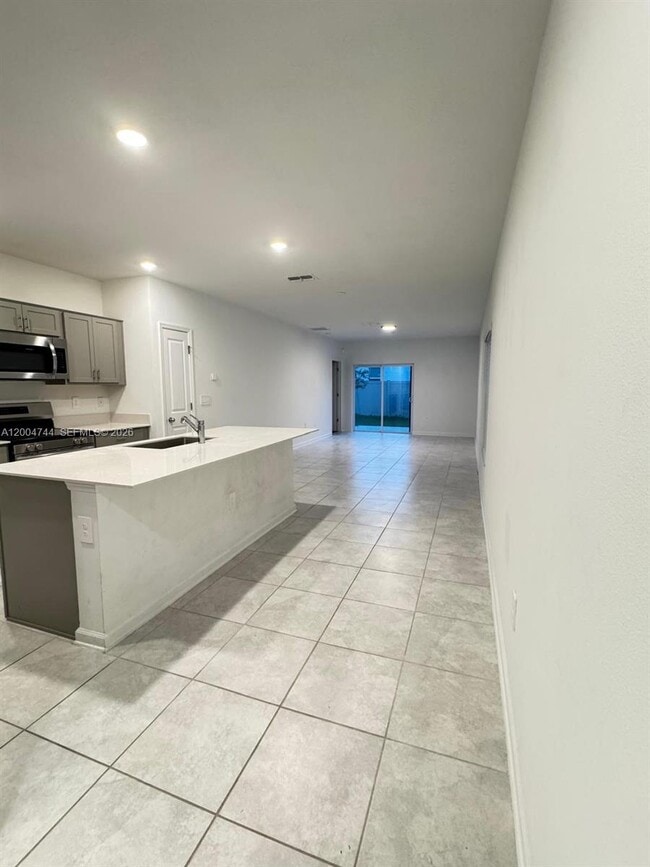 Building Photo - 1204 Deepwater