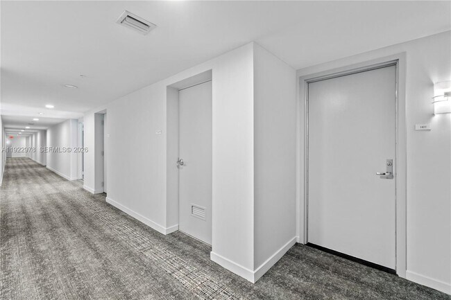 Building Photo - 300 S Biscayne Blvd