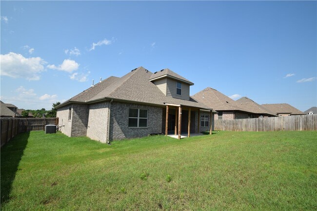 Building Photo - 4203 SW Bermuda Ave