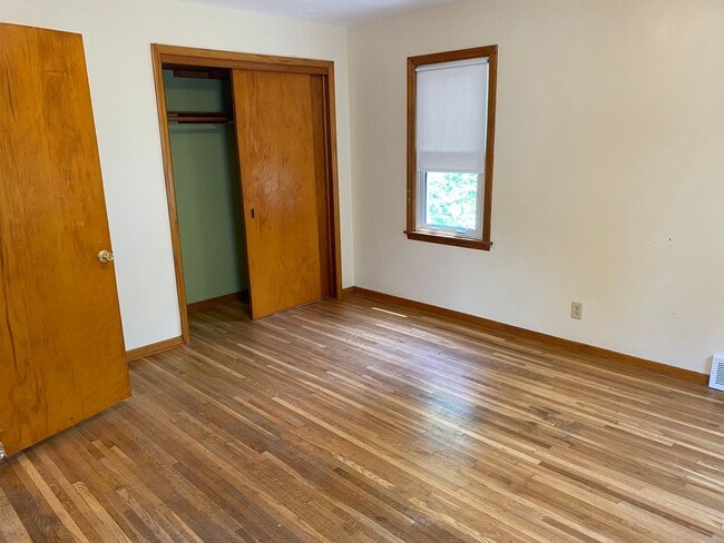 Building Photo - 213 N 10th Ave