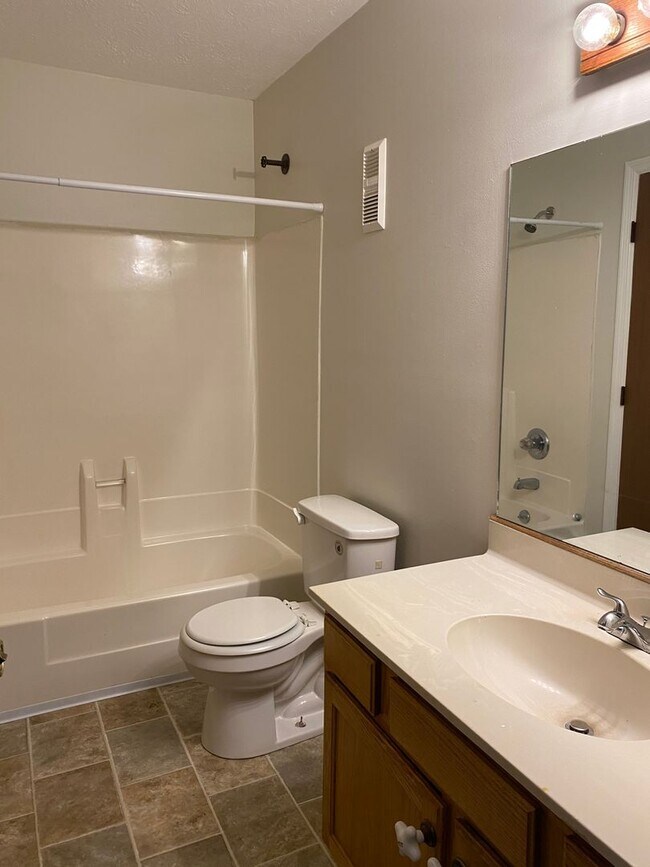 Building Photo - Spacious, All Electric 3 BR House! Fenced Backyard! W/D Hookups, Off-Street Parking